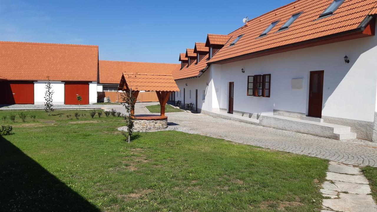 Martinuv Dvur Apartment Plzen Bagian luar foto